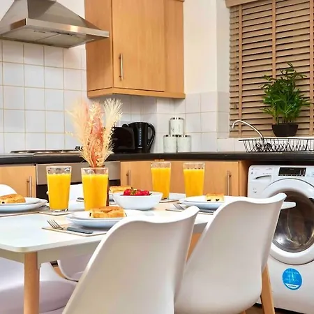 Headingley, Sleeps 5 - Free Parking, Wifi & Serviced Workspace - Family & Work Relocations - Weekly & Monthly Rates Апартаменти *