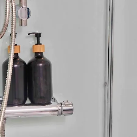 Central Headingley - Work & Family Relocations - Free Parking *