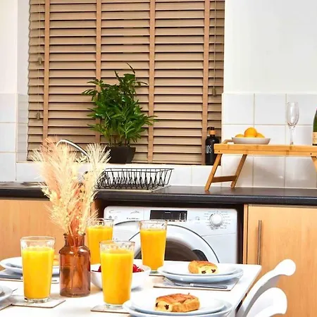 Apartament Headingley, Sleeps 5 - Free Parking, Wifi & Serviced Workspace - Family & Work Relocations - Weekly & Monthly Rates