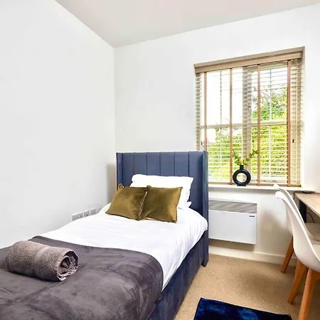 Sleeps 6 - Headingley Stadium - Free Parking & Wifi Apartment