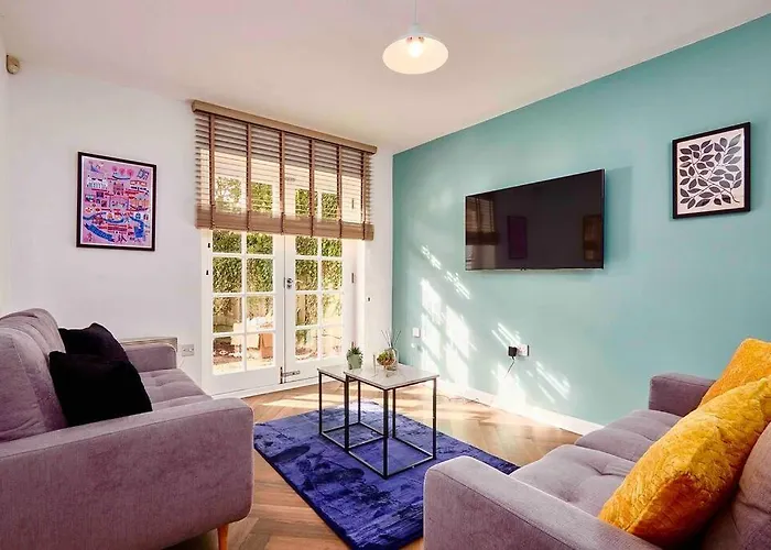 Central Headingley, Sleeps 5 - Free Parking, Wifi & Serviced Workspace - Family & Work Relocations - Weekly & Monthly Rates Апартаменти