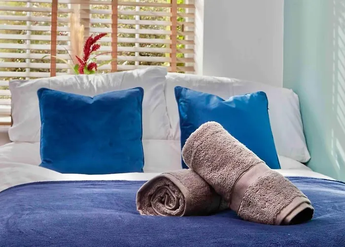 Апартаменти Central Headingley, Sleeps 5 - Free Parking, Wifi & Serviced Workspace - Family & Work Relocations - Weekly & Monthly Rates *