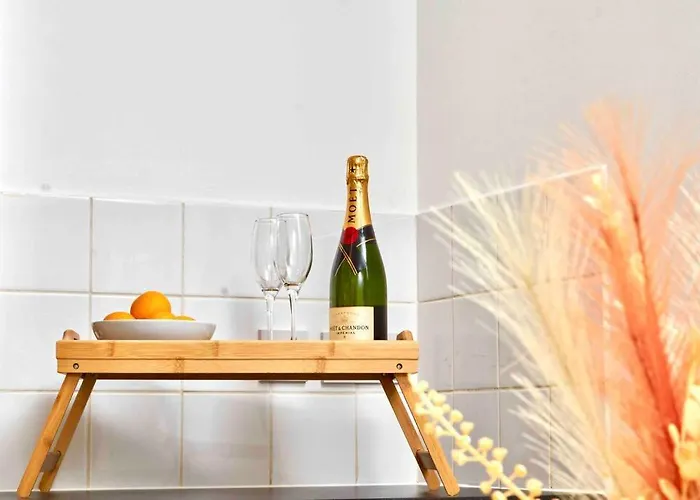 Central Headingley, Sleeps 5 - Free Parking, Wifi & Serviced Workspace - Family & Work Relocations - Weekly & Monthly Rates Апартаменти Лідс