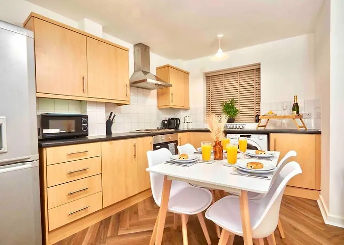 Апартаменти Central Headingley, Sleeps 5 - Free Parking, Wifi & Serviced Workspace - Family & Work Relocations - Weekly & Monthly Rates