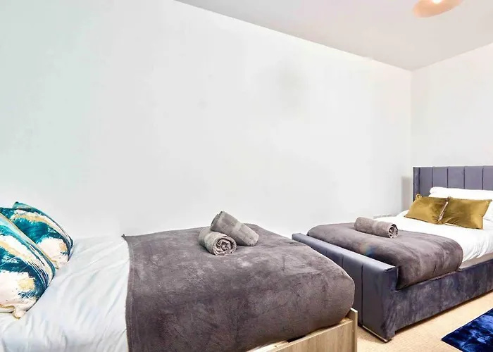 Apartment Central Headingley - Work & Family Relocations - Free Parking *