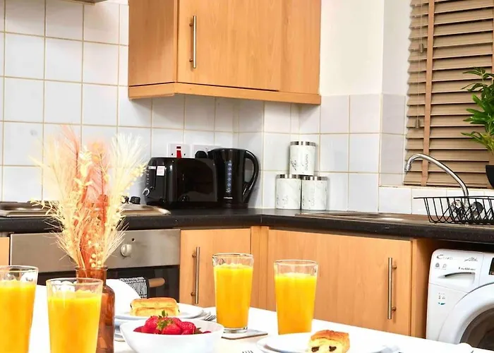 Central Headingley - Work & Family Relocations - Free Parking *