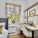 Headingley, Sleeps 5 - Free Parking, Wifi & Serviced Workspace - Family & Work Relocations - Weekly & Monthly Rates Apartment Leeds (West Yorkshire)