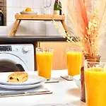 Headingley, Sleeps 5 - Free Parking, Wifi & Serviced Workspace - Family & Work Relocations - Weekly & Monthly Rates *