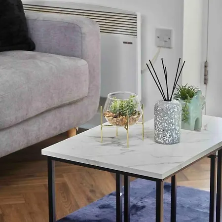 Apartment Headingley, Sleeps 5 - Free Parking, Wifi & Serviced Workspace - Family & Work Relocations - Weekly & Monthly Rates Leeds (West Yorkshire)