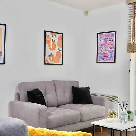 Headingley, Sleeps 5 - Free Parking, Wifi & Serviced Workspace - Family & Work Relocations - Weekly & Monthly Rates Διαμέρισμα
